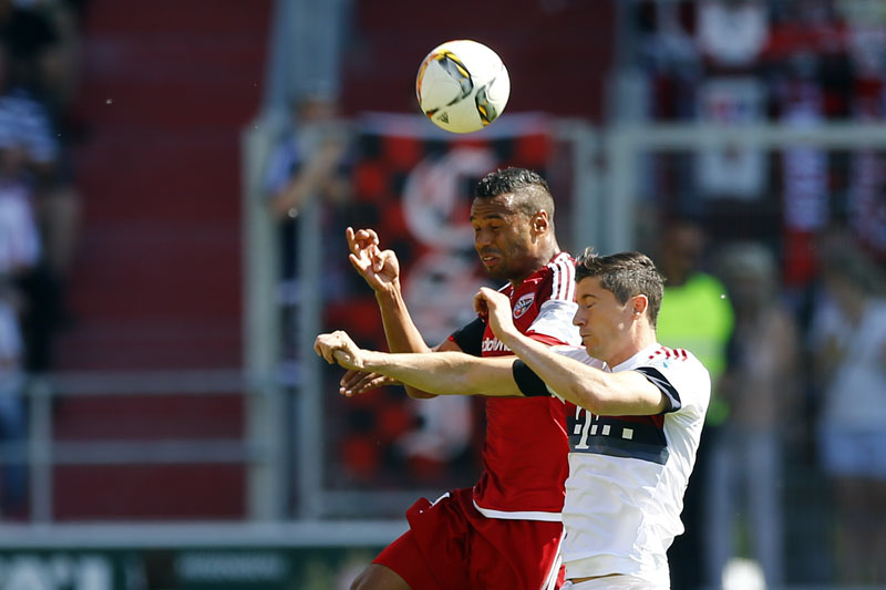 Ingolstadt's Marvin Matip (left) and Bayern's Robert Lewandowski challenge for the ball during the German Bundesliga football match between FC Ingolstadt and FC Bayern Munich in Ingolstadt, Germany, Saturday, May 7, 2016. Photo: Matthias Schrader/AP