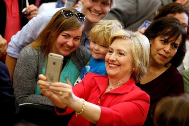 U.S. Democratic presidential candidate Hillary Clinton greets supporters at Transylvania University in Lexington, Kentucky, U.S., May 16, 2016.  REUTERS/Aaron P. Bernstein