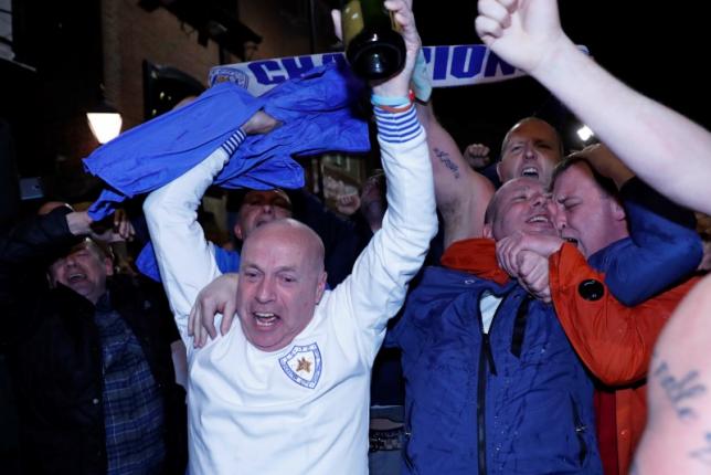 Britain Football Soccer - Leicester City fans watch the Chelsea v Tottenham Hotspur game in pub in Leicester - 2/5/16nLeicester City fans celebrate winning the Premier LeaguenReuters / Eddie KeoghnLivepic