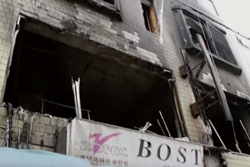 In this May 2, 2016 image, made from video provided by DVIDS, a building is burned after a fire where residents, including US servicemen, used a blanket to catch a woman and her three children as they jumped to safety in Pyeongtaek, South Korea. Photo: DVIDS via AP
