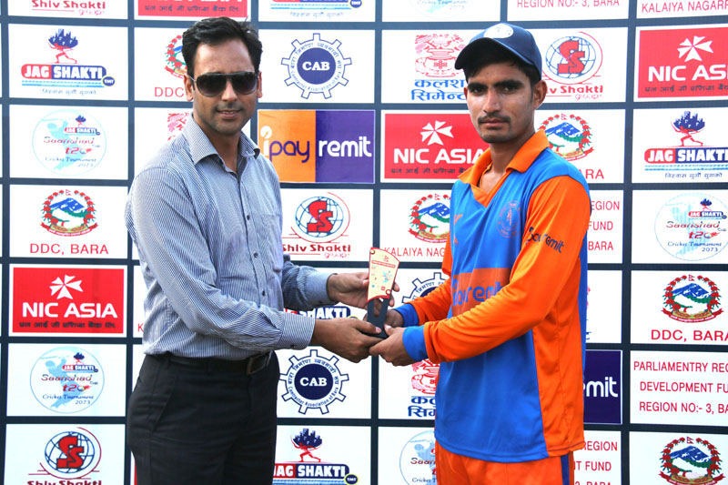 Sunil Dhamala of Kalaiya Cricket Club receiving the man-of-the-match trophy from Vice-president of Bara District Cricket Association Pawan Agrawal (left) in Bara on Wednesday.