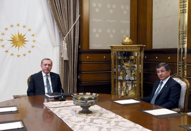 Turkish President Tayyip Erdogan (L) meets with Prime Minister Ahmet Davutoglu at the Presidential Palace in Ankara, Turkey May 4, 2016. Murat Cetinmuhurdar/Presidential Palace/Handout via REUTERS ATTENTION EDITORS - THIS PICTURE WAS PROVIDED BY A THIRD PARTY. FOR EDITORIAL USE ONLY. NO RESALES. NO ARCHIVE.