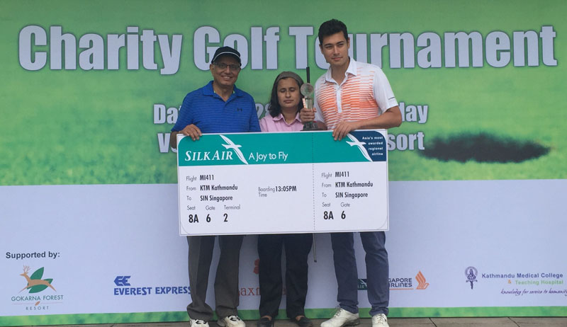 Vijay Shrestha Einhaus receiving the trophy from ADSon Chairman Rabindra Raj Pandey and Executive Director Nirmala Gyawali at the Gokarna Golf Club on Saturday. Photo: THT