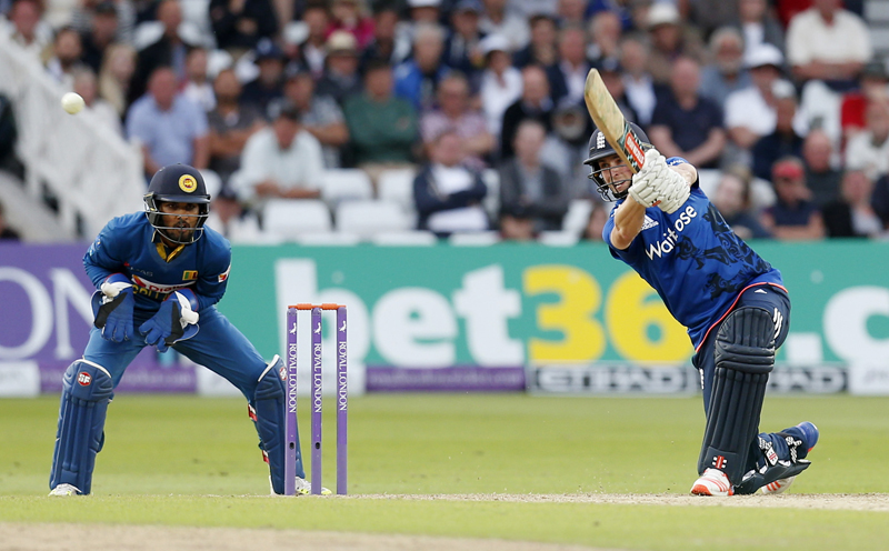 England's Chris Woakes in action during One Day International cricket match agaist Sri Lanka at Trent Bridge on June 21, 2016. Photo: Reuters