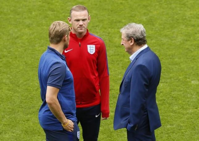 Football Soccer - Euro 2016 - England Training - Stade Geoffroy Guichard, Saint-Etienne, France - 19/6/16 - England's Wayne Rooney talks with goalkeeping coach David Watson and coach Roy Hodgson during the walk around on the pitch. REUTERS/Jason Cairnduff