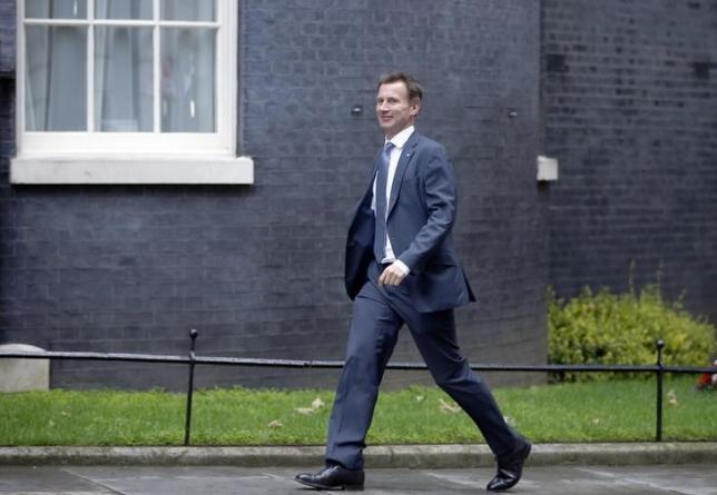 Britain's Health Secretary Jeremy Hunt arrives for a cabinet meeting in Downing Street in central London, Britain June 27, 2016.  REUTERS/Peter Nicholls