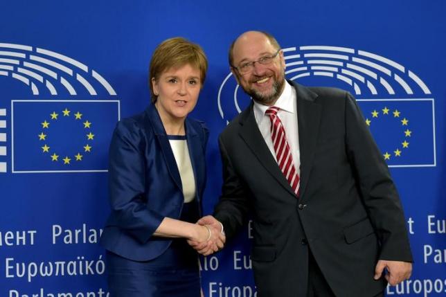 Scotland's First Minister Nicola Sturgeon is welcomed by European Parliament President Martin Schulz ahead of a meeting at the EP in Brussels, Belgium, June 29, 2016. REUTERS/Eric Vidal