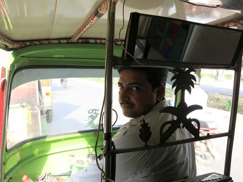 Uber's upstart rival in Pakistan uses rickshaws, low-tech phones - The ...