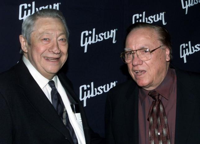 Scotty Moore (L) who played guitar for the late Elvis Presley andnbluegrass music icon Earl Scruggs pose together February 26, 2002 innHollywood. Both men were honored with lifetime achievement awards atnthe Orville H. Gibson Guitar Awards February 26. REUTERS/Fred ProusernnFSP - RTR1WT3