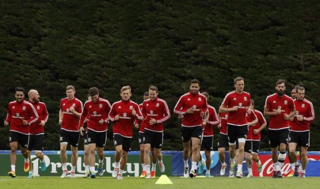 Football Soccer - Euro 2016 - Wales Training - COSEC Stadium, Dinard, France - 28/6/16 Wales players during a training session REUTERS/Gonzalo Fuentes