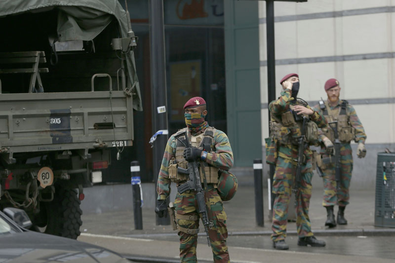 Belgian soldiers take up position outside the City2 shopping complex which was evacuated following a bomb scare in Brussels, Belgium, June 21, 2016.   Photo: REUTERS/File