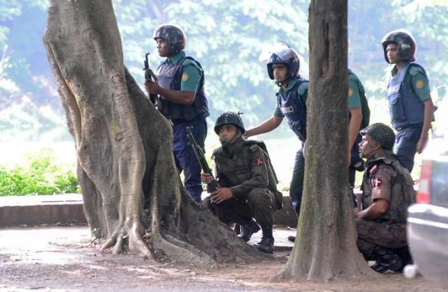 Army soldiers take their positions near the Holey Artisan restaurant after Islamist militants attacked the upscale cafe in Dhaka, Bangladesh, July 2, 2016. Mahmud Hossain Opu/Handout via REUTERS