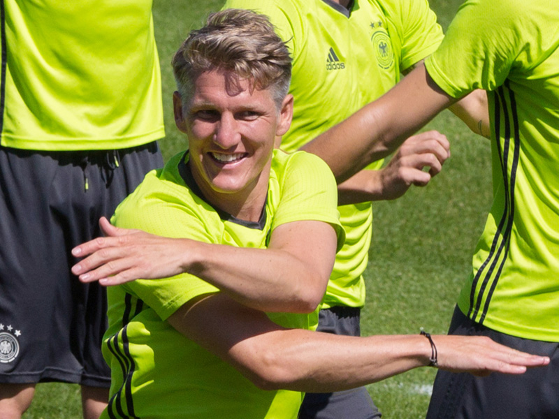 Bastian Schweinsteiger, center, attends the last training session of the German national football team at their base camp in Evian-Les-Bains, France, Wednesday, July 6, 2016. Photo: AP