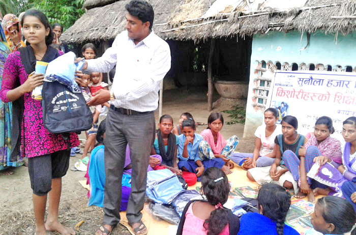 A worker offering materials to pregnant women and mothers of two-year-old children under the Golden Thousand Days programme, in Kanakpur VDC, Rautahat, on Wednesday, July 6, 2016. Photo: THT