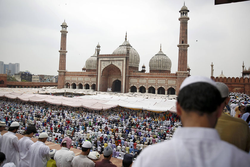 Muslims attend prayers during Jumat-ul-Vida or the last Friday of the holy fasting month of Ramadan at Jama Masjid in the old quarters of Delhi, India, July 1, 2016. Photo: Reuters