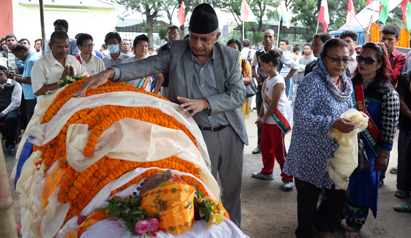 CPN-UML Secretary Pradeep Gyawali pays final tribute to former minsiter Mangal Siddhi Manandhar, who died on Friday, in Kathmandu, on Saturday, July 2, 2016. Photo: RSS