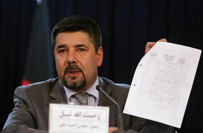 Rahmatullah Nabil, former head of Afghanistan's National Directorate Of Security (NDS), shows a paper during a joint news conference in Kabul September 7, 2011. Photo: Reuters