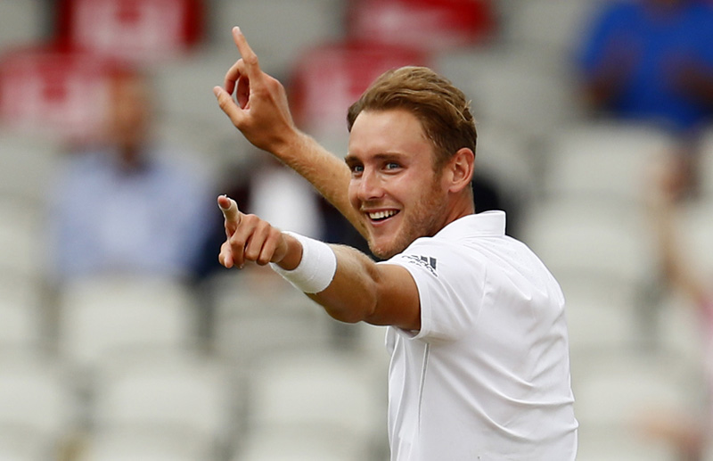 England's Stuart Broad celebrates the wicket of Pakistan's Asad Shafiqn during Second Test cricket match at Old Trafford in England, on Sunday, July 24, 2016. Photo: Reuters
