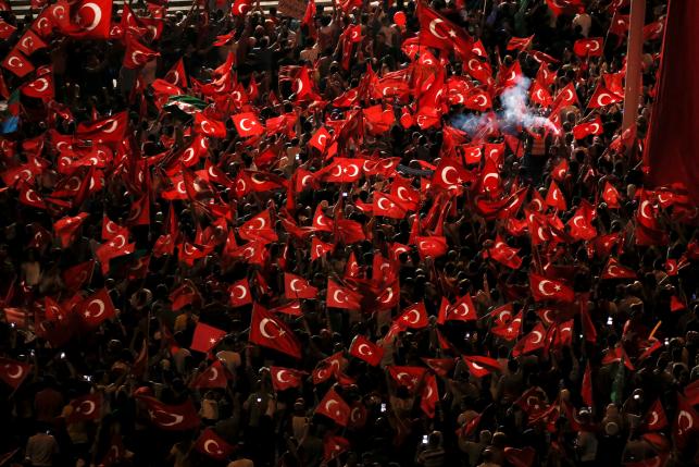 Supporters of Turkish President Tayyip Erdogan wave Turkish national flags during a pro-government demonstration on Taksim square in Istanbul, Turkey, July 18, 2016.  REUTERS/Alkis Konstantinidis