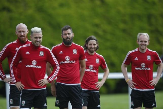 Football Soccer - Euro 2016 - Wales Training - COSEC Stadium, Dinard, France - 4/7/16 - Wales' players during training. REUTERS/Stephane Mahe