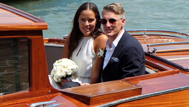 German football player Bastian Schweinsteiger and Serbian tennis player Ana Ivanovic sit in a boat after get married in Venice, Italy, July 13, 2016. Photo: Reuters