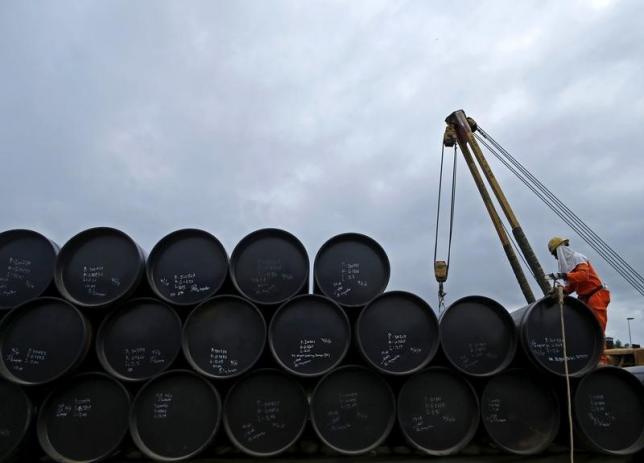 A worker prepares to transport oil pipelines to be laid for the Pengerang Gas Pipeline Project at an area 40km (24 miles) away from the Pengerang Integrated Petroleum Complex in Pengerang, Johor, February 4, 2015.  REUTERS/Edgar Su/Files