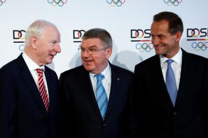 European Olympic Committees (EOC) President Patrick Hickey (L), International Olympic Committee President (IOC) Thomas Bach (C) and President of the German Olympic Sports Confederation (DOSB) Alfons Hoermann arrive for a ceremony. Photo: Reuters