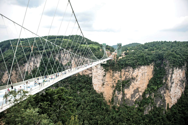 The world's highest and longest glass-bottomed bridge is seen above a valley in Zhangjiajie in China's Hunan Province on August 20, 2016. Photo: AFP