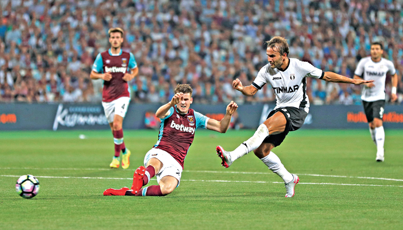 FC Astra Giurgiu's Filipe Teixeira scores their first goal against West Ham United during Europa League. Photo: Reuters