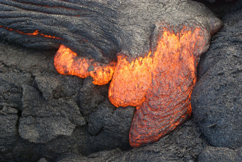 Lava from Kilauea, an active volcano on Hawaii's Big Island, flows toward the ocean in Volcanoes National Park near Kalapana, Hawaii, on Monday, August  8, 2016. Photo: AP