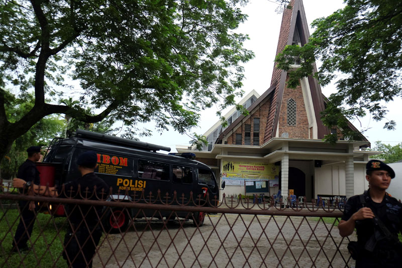 Police are seen outside Saint Joseph catholic church after a suspected terror attack by a knife-wielding assailant on a priest during the Sunday service in Medan, North Sumatra, Indonesia, on August 28, 2016. Photo: Antara Foto via Reuters