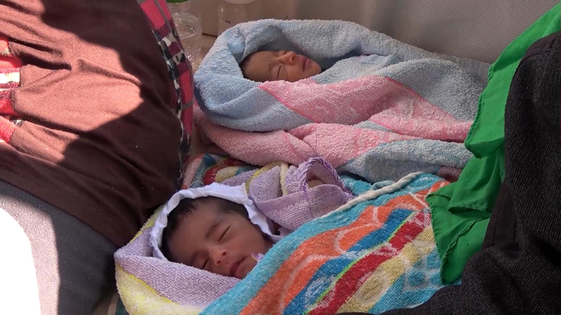 In this frame grab taken Monday, August 29, 2016 from video, 5-day-old twins from Eritrea, who were born prematurely in Libya, are seen after being rescued from the Mediterranean Sea by members of two NGO's and the Italian navy. The two Eritrean babies are being treated at a hospital in Palermo after being rescued at sea along with thousands of other migrants. Photo: AP