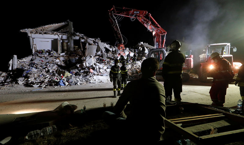 Firefighters work in the night at a collapsed house following an earthquake in Amatrice, central Italy, on August 24, 2016. Photo: Reuters