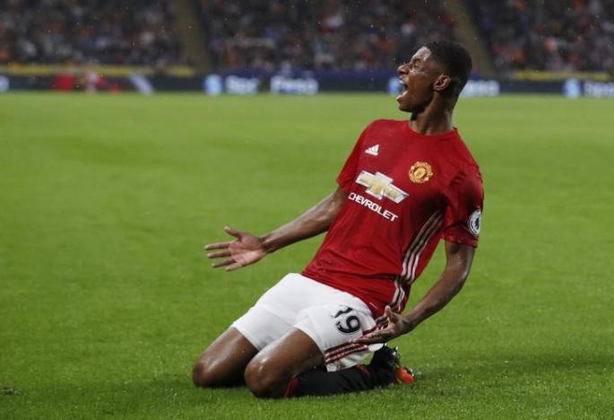 Manchester United's Marcus Rashford celebrates scoring their first goal against Hull City. nAction Images via Reuters / Lee Smith