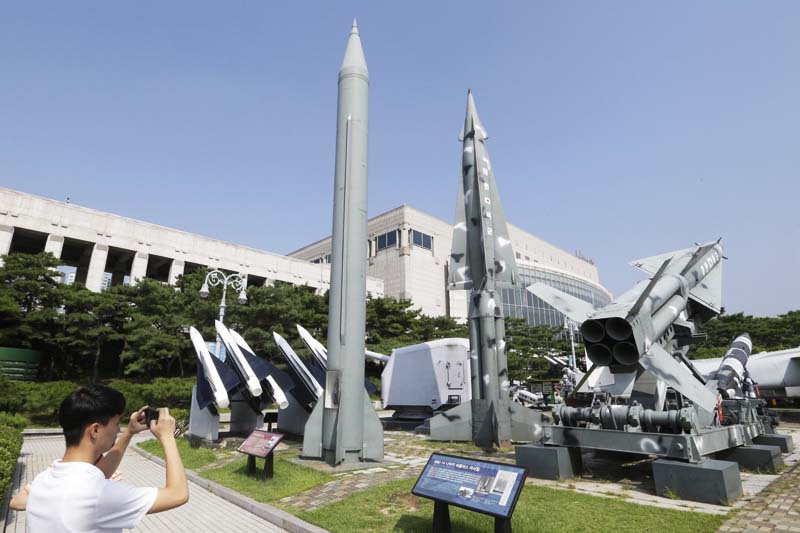 A mock Scud-B missile of North Korea (L), and other South Korean missiles are displayed at the Korea War Memorial Museum in Seoul, South Korea, on Friday, August 5, 2016. Photo: AP