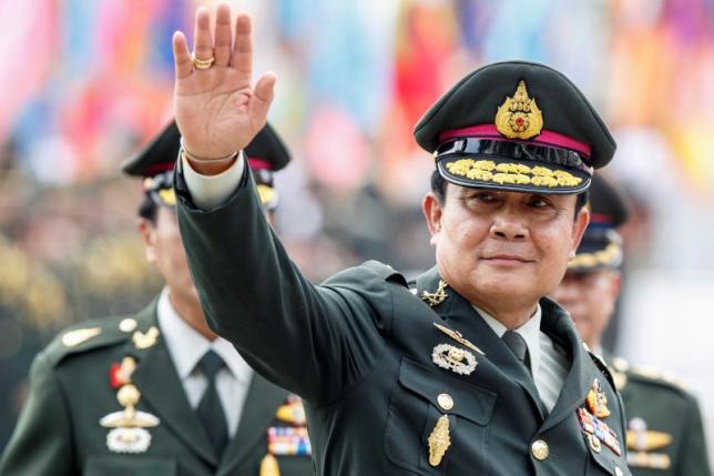 Thailand's Prime Minister Prayuth Chan-ocha waves after a handover ceremony for the new Royal Thai Army Chief at the Thai Army Headquarters in Bangkok September 30, 2014. REUTERS/Athit Perawongmetha/File Photo