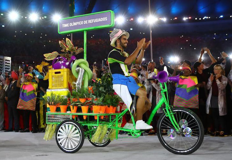 The Refugee Olympic Athletes' team arrives for the opening ceremony of 2016 Rio Olympics at Maracana stadium in Rio de Janeiro, Brazil, on August 5, 2016. Photo: Reuters