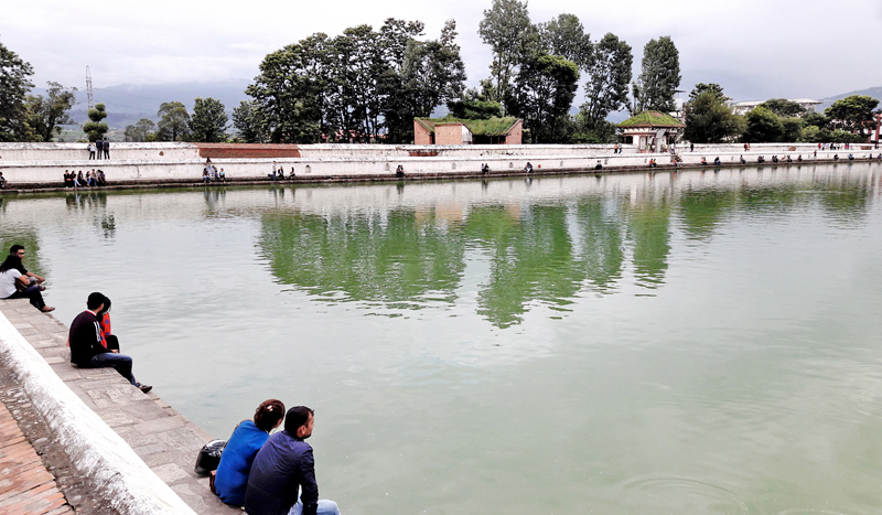 Couples enjoying their time at the edge of Siddhapokhari in Bhaktapur, on Thursday, August 11, 2016. Photo: RSS