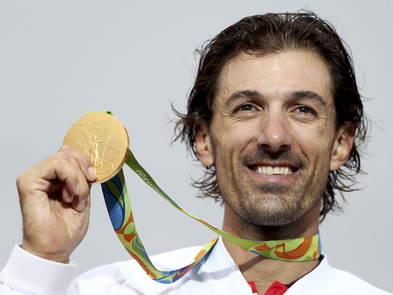 Fabian Cancellara (SUI) of Switzerland poses with his gold medal. Photo: Reuters