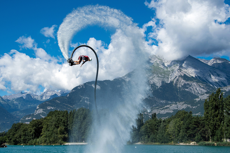 A man rides a flyboard over an artificial small lake in Sion, southwestern Switzerland, Sunday, August 21, 2016. Photo: AP via RSS