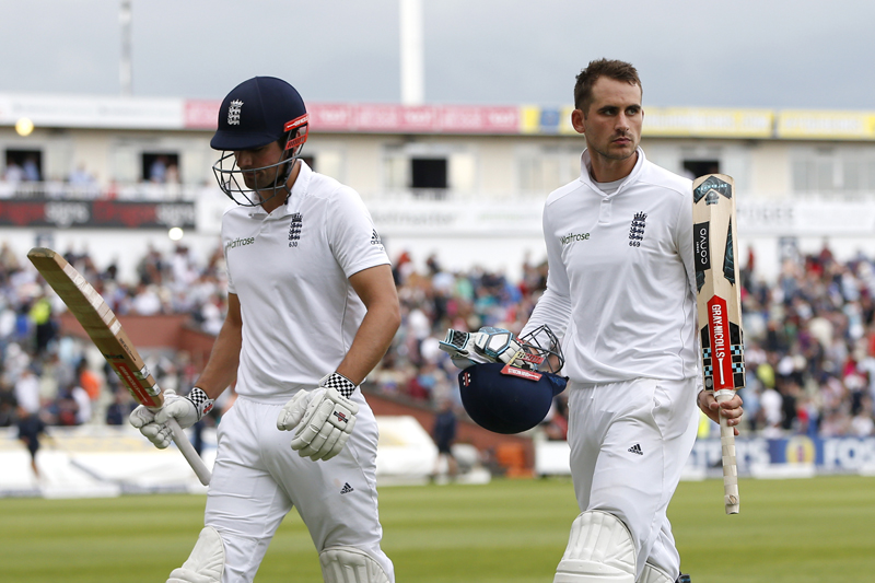 England's Alex Hales (right) and Alastair Cook acknowledges the crowd at the end of play against Pakistan during Third Test cricket match at Edgbaston, on Friday, August 5, 2016. Photo: Reuters