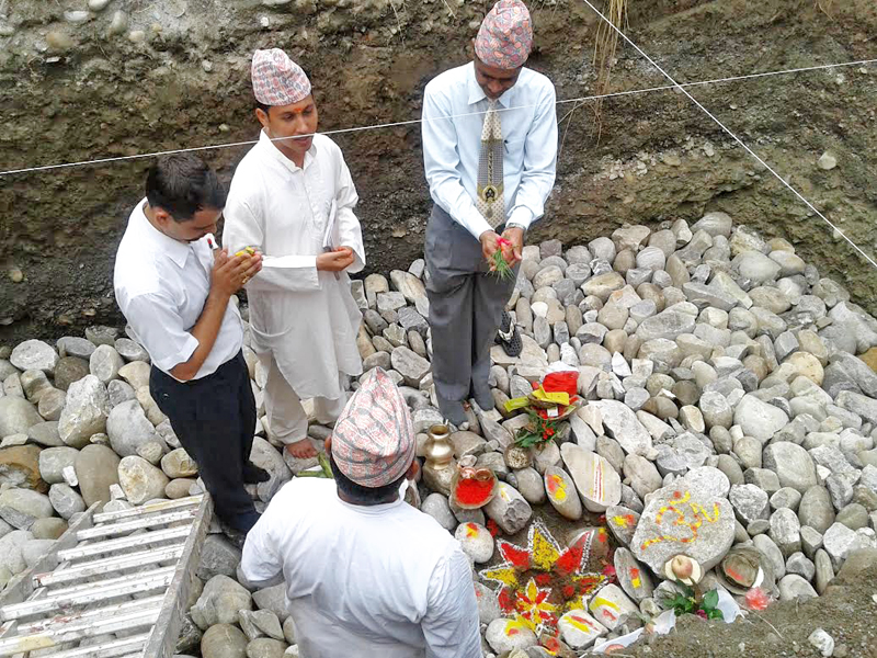 Chief Election Commissioner Ayodhi Prasad Yadav (right) laying foundation stone for a new building of District Election Office, Tanahun, on Wednesday, August 17, 2016. Photo: THT