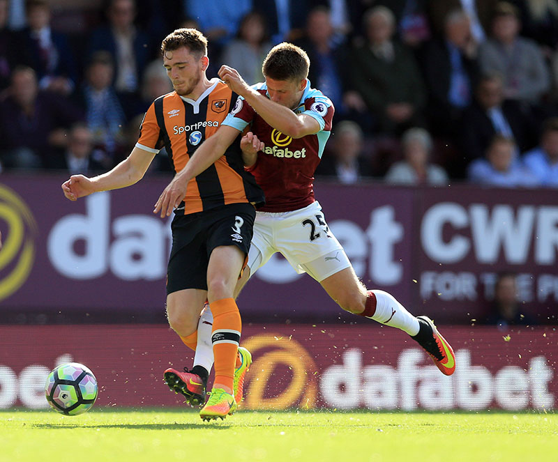 Burnley's Johann Gudmundsson (right) and Hull City's Andrew Robertson battle for the ball during their English Premier League soccer match at Turf Moor, Burnley, England, Saturday, Sept. 10, 2016. (Clint Hughes/PA via AP)