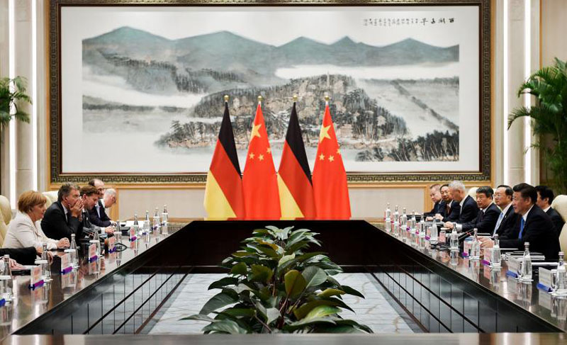Chinese President Xi Jinping (right) and German Chancellor Angela Merkel (left) during their meeting at the West Lake State House on the sidelines of the G20 Summit, in Hangzhou, Zhejiang province, China, September 5, 2016. Photo: Reutersl