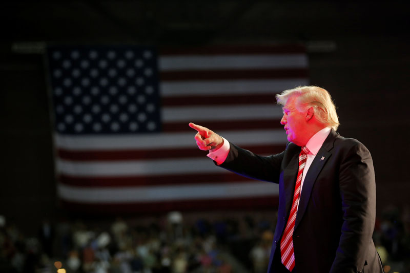 Republican presidential nominee Donald Trump is illuminated by a spotlight as he points to supporters in the crowd after speaking at a campaign rally in Pensacola, Florida, US, on September 9, 2016. Photo: Reuters