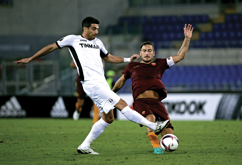 Roma's Francesco Totti in action with FC Astra Giurgiu's Daniel Niculae. Photo: Reuters