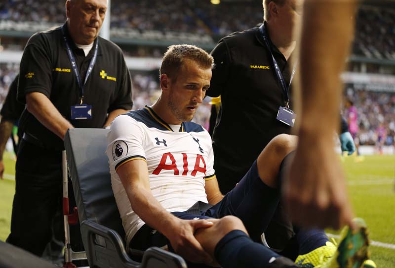 Tottenham's Harry Kane is stretchered around the pitch after sustaining an injury during Premier League game at White Hart Lane on September 18, 2016. Photo: Reuters