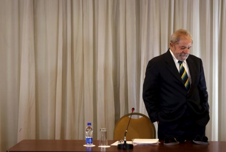 Former Brazilian President Luiz Inacio Lula da Silva arrives at a news conference with international media in Sao Paulo, Brazil, March 28, 2016.   REUTERS/Paulo Whitaker/File Photo