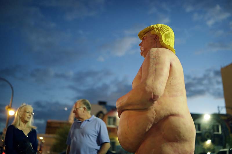 People look at a statue of a naked Republican presidential candidate Donald Trump in Las Vegas, on September 21, 2016. Photo: AP