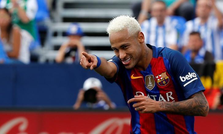 Football Soccer - Spanish Liga Santander - Leganes v Barcelona - Butarque stadium, Leganes, Spain 17/09/16 Barcelona's Neymar celebrates a goal. REUTERS/Sergio Perez